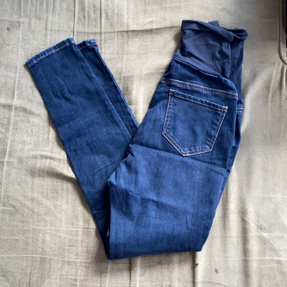 Maternity skinny jeans (size medium)